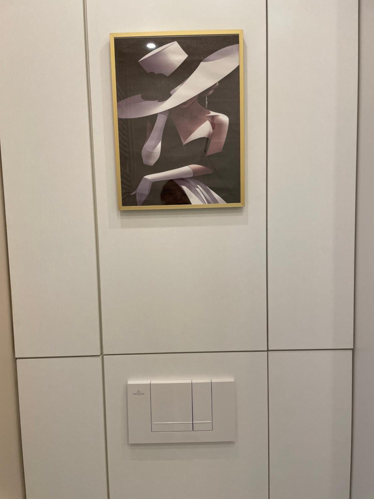 Moon Apartment *